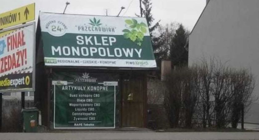 Ktoś chciał okraść sklep przy Wojska Polskiego w Świeciu. Nietypowa nagroda za wskazanie włamywacza