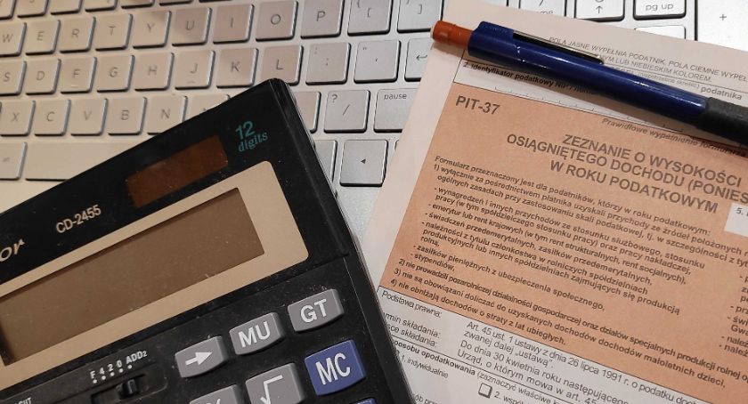Ostatnie dni na rozliczenie PIT. Fiskus: rozliczając się elektronicznie szybciej otrzymamy zwrot 