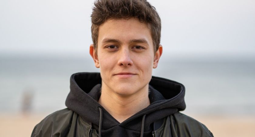 Oskar Cyms z Nowego wydał debiutancki utwór „Tyle bym dał”. Można posłuchać go na YouTube