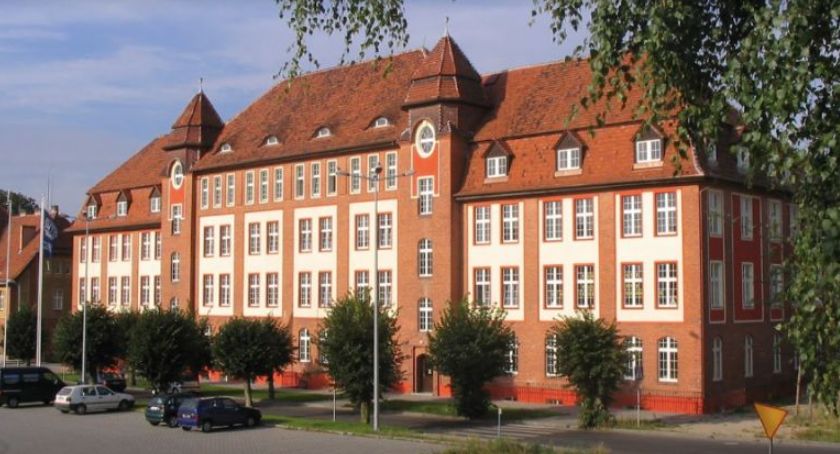Zmiany pracy w urzędach w związku z majówką. Sprawdźcie jak pracuje starostwo
