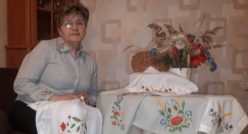 Mirosława Gołyska pichci, wyszywa i gado po kociewsku. Gości zawsze wita tradycyjnymi potrawami