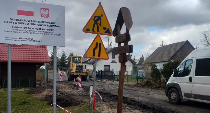 Droga w Zalesiu Królewskim będzie jak nowa. Trwają prace remontowe