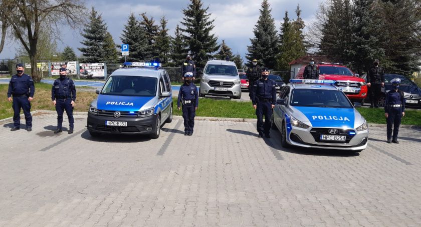 Policjanci, strażacy i strażnicy miejscy ze Świecia uczcili pamięć zastrzelonego policjanta z Raciborza