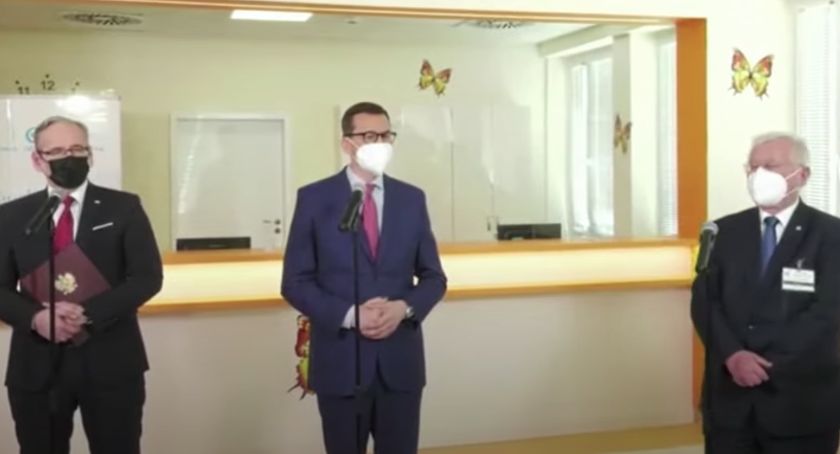 Zmiany w obostrzeniach. Szczepienia dla  i 16- i 17-latków