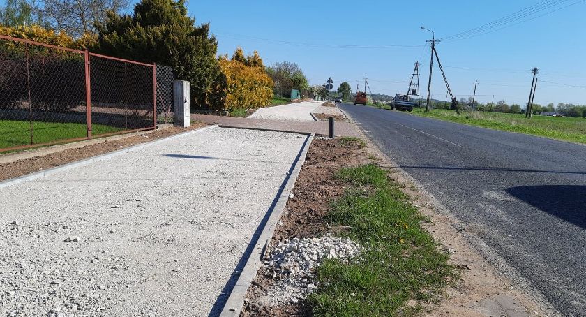 W gminie Świecie powstaje coraz więcej ścieżek pieszo-rowerowych. Gdzie obecnie trwają prace?
