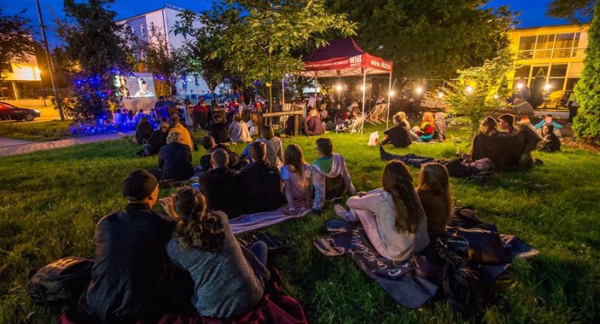 W sobotę kawiarnia i kino w plenerze. Zobacz, co przygotował OKSiR