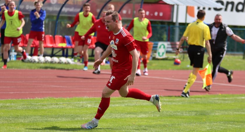 Wda Świecie pokonała BKS Bydgoszcz po golu w doliczonym czasie gry [ZDJĘCIA]