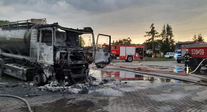 W Laskowicach płonęła cysterna wypełniona krwią. Na miejscu działało pięć zastępów straży pożarnej 