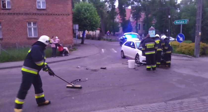 W Wielkim Komorsku zderzyły się dwa samochody. Kierowca audi wymusił pierwszeństwo