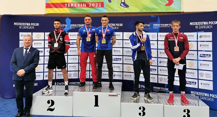 Trzy srebrne medale zapaśników ze Świecia w mistrzostwach Polski juniorów