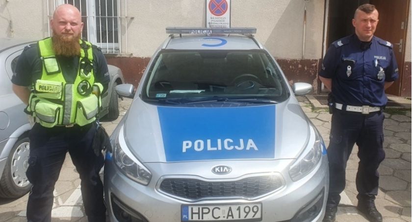 Policjanci uratowali starsze małżeństwo z Terespola Pomorskiego. Pomogli im wydostać się z zadymionego mieszkania