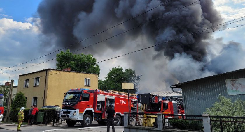 Pożar przy ul. Chmielniki w Świeciu. Trwa dozór pogorzeliska