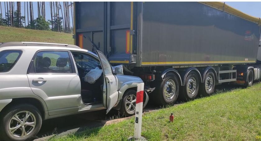 Wypadek na A1. Osobówka wjechała w tył Scanii