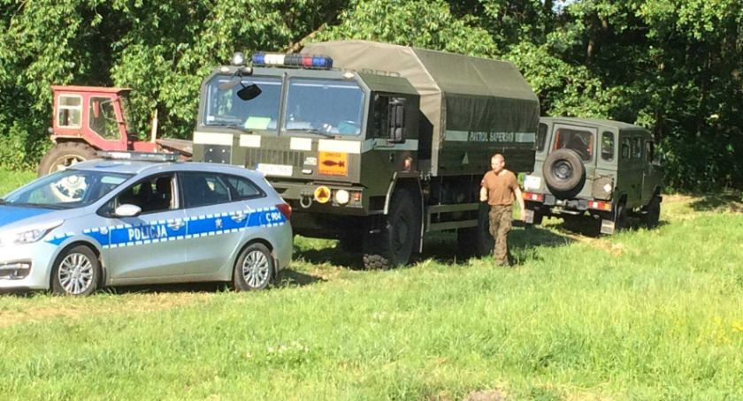 Pocisk odnaleziony w Czaplach. Policjanci całą noc pilnowali wykopu