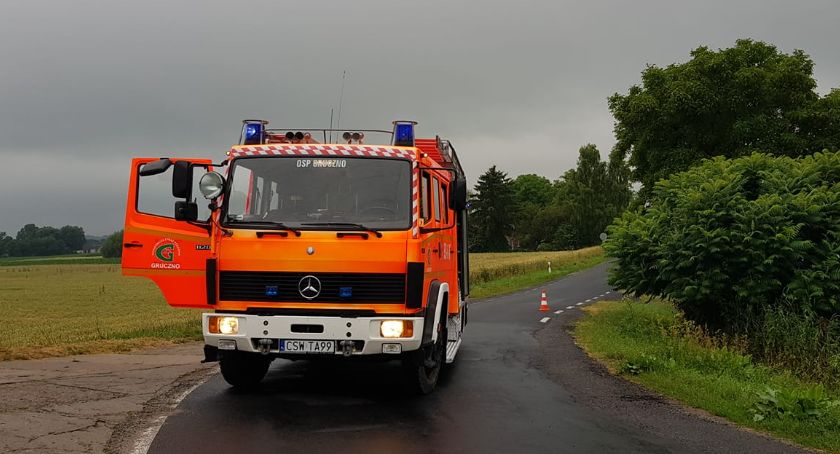 Na drodze Gruczno-Kosowo zderzyły się dwa samochody. To nie jedyne zdarzenie na drogach powiatu