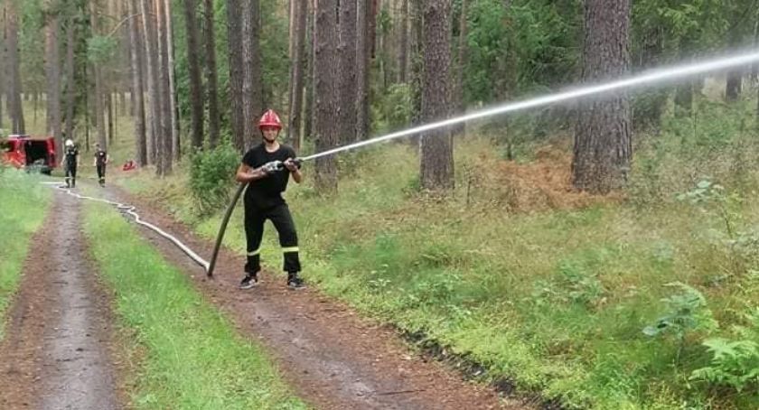 Młodzieżowa Drużyna Pożarnicza z Osia gasiła las. Na szczęście były to tylko ćwiczenia [ZDJĘCIA]