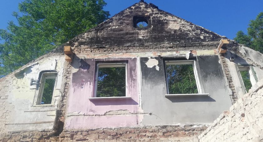 Spalony budynek w Dolnych Morgach zostanie odbudowany. W budynku zaplanowano inne rozmieszczenie lokali