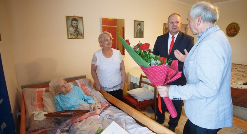 Jadwiga Jagła z Pruszcza uhonorowana medalem. Od dziecka lubiła zajmować się rękodziełem i malować