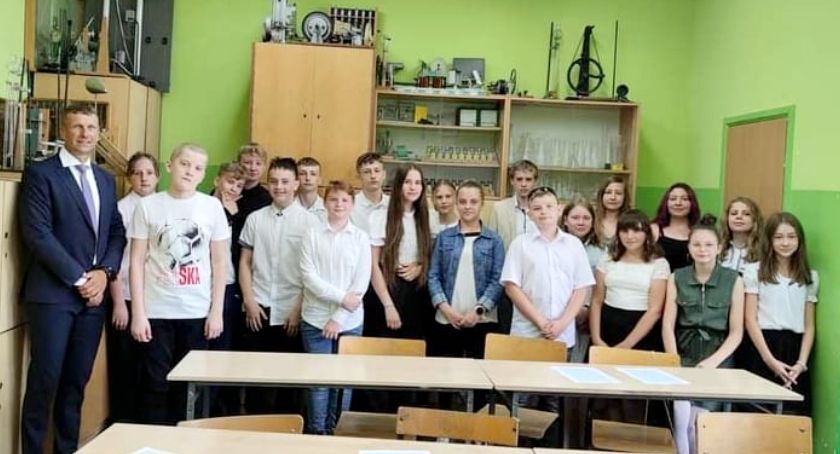 Miłosz pokonał raka, może już wyjść na spacer i lody z kolegami. Rodzina dziękuje za wsparcie