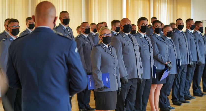 Kryształowe serca dla policjantów. Wśród nagrodzonych funkcjonariusz, który ratował pracownika w trakcie prac ziemnych