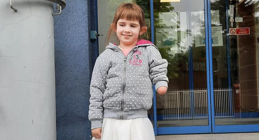 Gmina Świekatowo zbiera fundusze dla Julki. 6-latka cierpi na wrodzony brak przedramienia