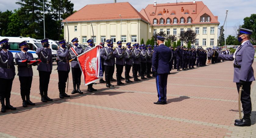 Ślubowanie i awans. Uroczystość w Policji