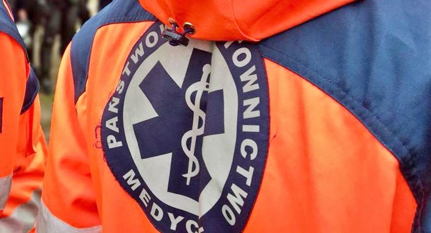 Wypadek w Sulnówku. Motocykl uderzył w osobówkę