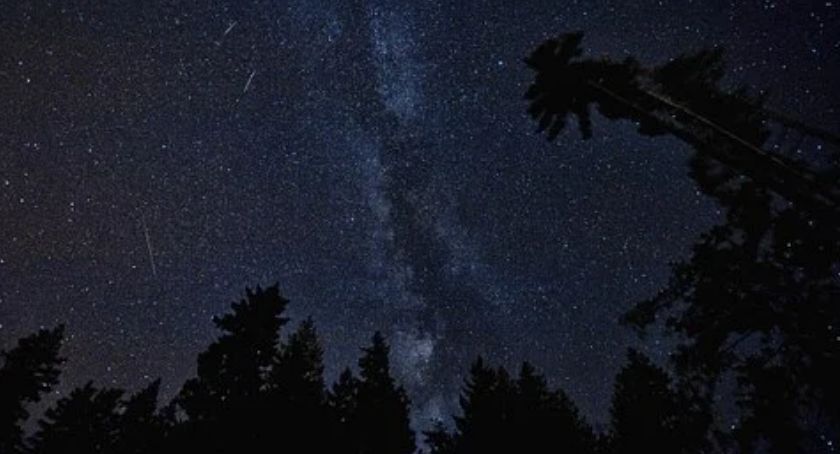 Noc Perseidów w Decznie. Na plaży będzie można oglądać spadające gwiazdy