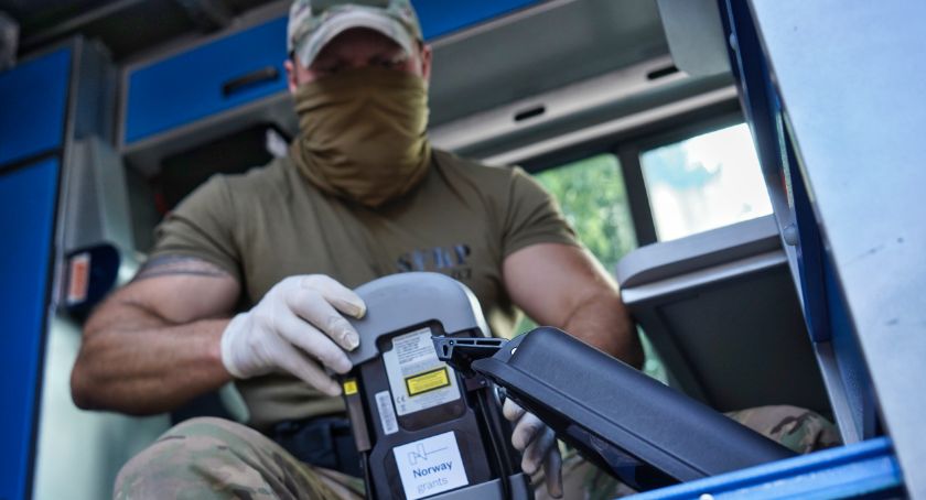 Policjanci mają nowoczesny spektometr. Zobaczcie jak działa i do czego służy urządzenie