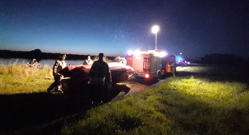 Jacht utknął na mieliźnie w okolicach Topolna. Dwie osoby spędziły tam całą noc