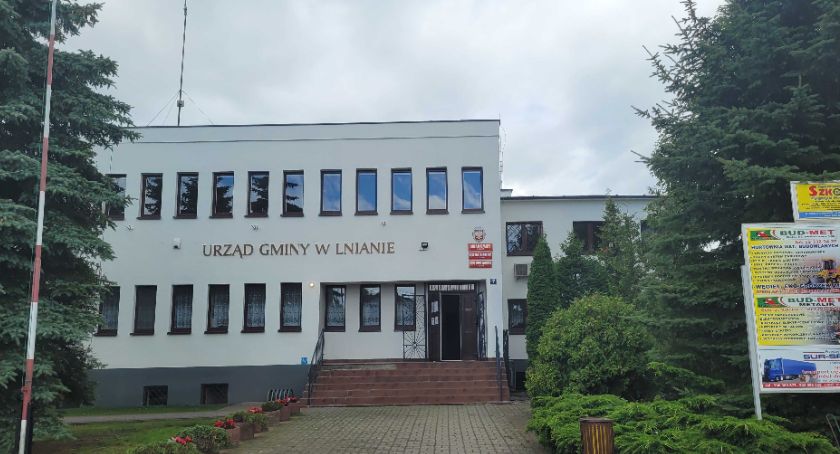 Ludzie chętnie dzielą działki na mniejsze do sprzedaży. Na jakich warunkach Lniano przejmie pas pod drogę?