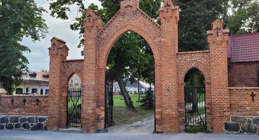 Tablice informacyjne na cmentarzu przy ul. Mickiewicza. Kiedy będą powieszone?