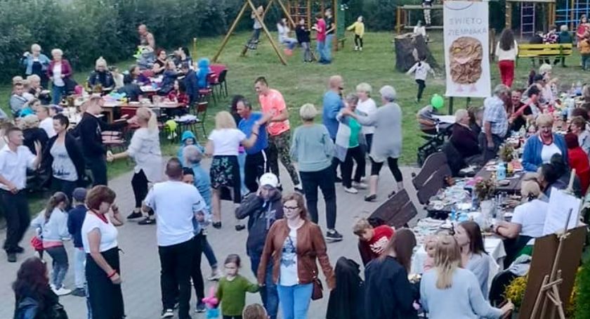 Dzień Pieczonego Ziemniaka w Bratwinie. Impreza wróciła po dwuletniej przerwie [ZDJĘCIA]
