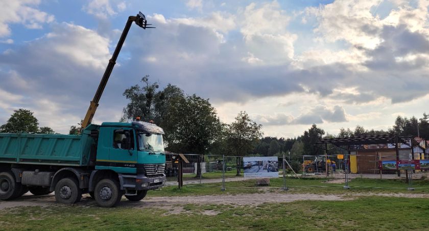 Rozbiórka ośrodka w Decznie trwa. Do kiedy planowana jest budowa nowego budynku barokawiarni?