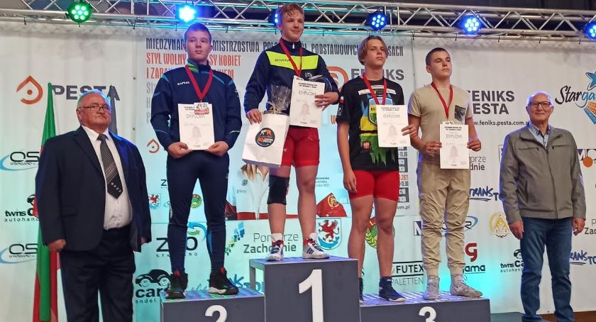 Młodzi zapaśnicy z Lniana i Świecia przywieźli ze Stargardu cztery medale. Maciej Dallige mistrzem Polski!!!