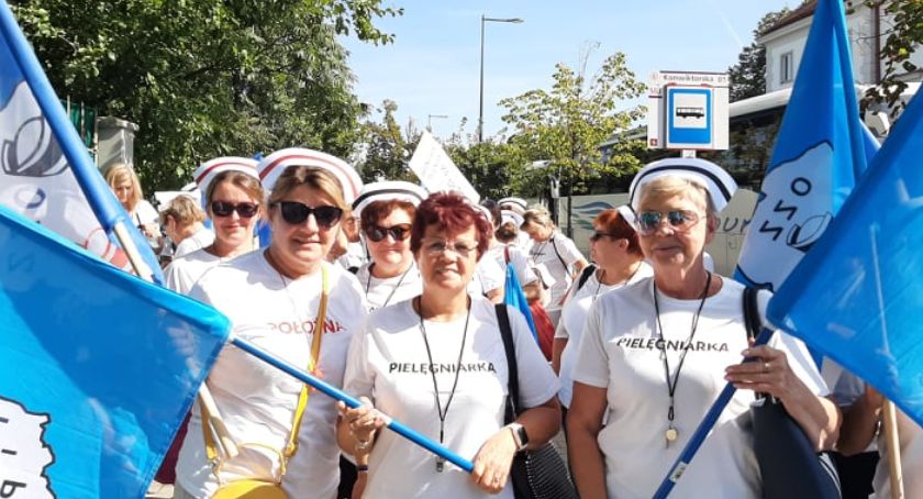 Pielęgniarki walczą o lepsze warunki pracy. - Do Warszawy zjechała cała medyczna Polska - komentują reprezentanci ze Świecia