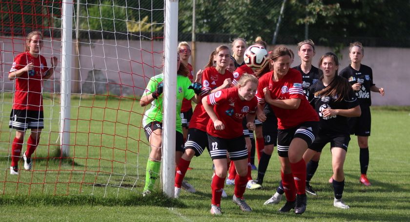 Piłkarki Strażaka Przechowo przegrały z rezerwami Sportisu KKP Bydgoszcz [ZDJĘCIA]