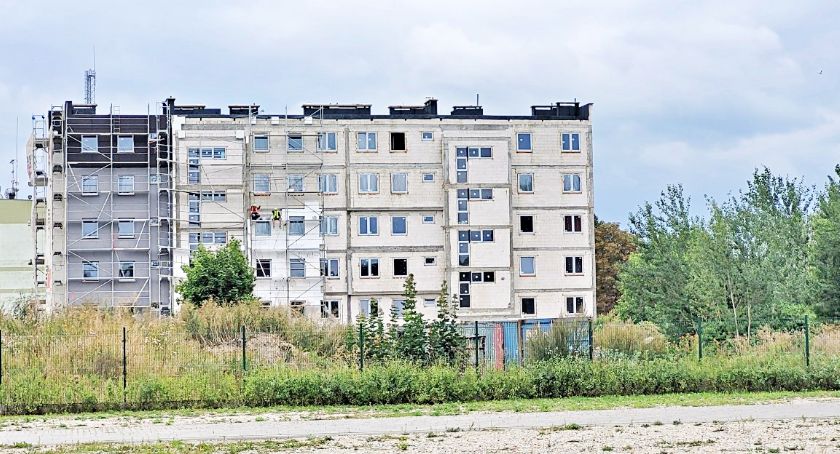 Rośnie blok w Nowem, kolejny stanie w Bochlinie. Chętni do wynajmu mieszkań mogą się już zgłaszać do urzędu