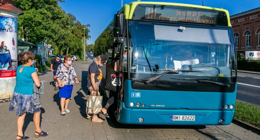 Dzisiaj pojedziemy autobusami w Świeciu za darmo. Urzędnicy chcą, żebyśmy zostawili samochód w garażu