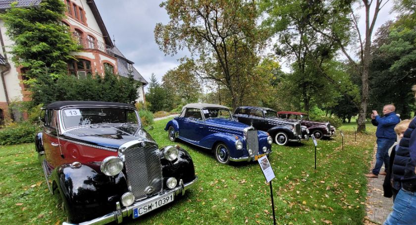 Klasyczne amerykańskie samochody w Polednie. Zobaczcie relację z wczorajszego zlotu [WIDEO, ZDJĘCIA]