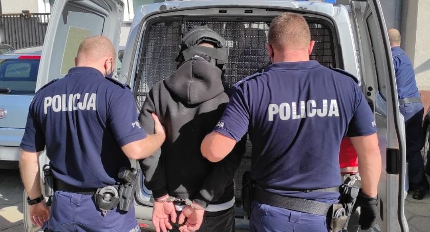 Jak zachowywał się agresywny pacjent, którego zatrzymali policjanci. Relacja ratownika
