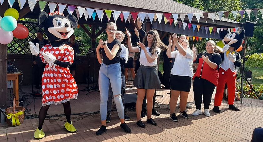 Ogród Pokoleń. Uczniowie Szkoły Specjalnej wystąpili w DPS [ZDJĘCIA]