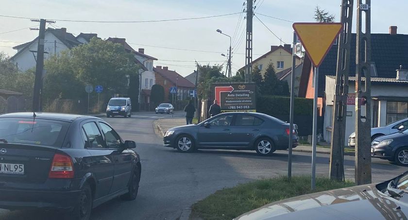 Zmiana oznakowania na ul. Sportowej w Przechowie. Nie jedźcie na pamięć