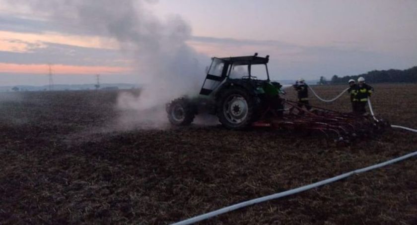Spalił się ciągnik rolniczy. Na miejscu działały trzy jednostki straży pożarnej