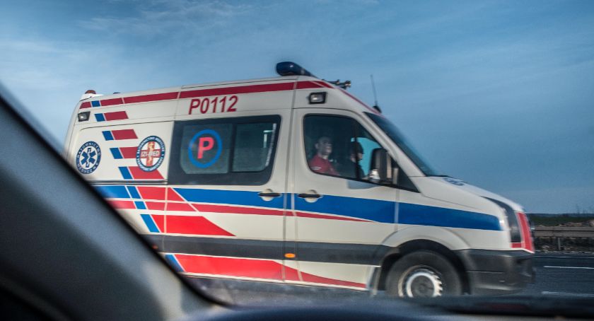 Pijany potrącił rowerzystę. Mężczyzna trafił do szpitala
