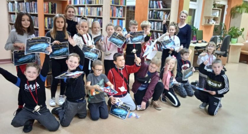 Wieczór w bibliotece w Pruszczu. Sporo się działo [ZDJĘCIA]