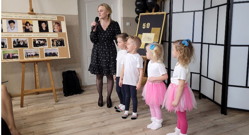 Tańce, śpiew i gratulacje. Tak Poradnia Psychologiczno-Pedagogiczna obchodziła swoje 50-lecie[ZDJĘCIA]