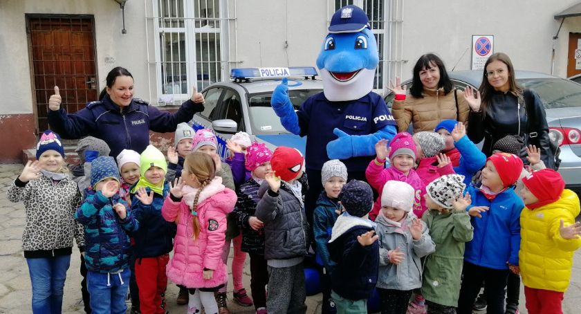Dzieci odwiedziły Komendę Powiatową Policji w Świeciu. Było wiele atrakcji [ZDJĘCIA]