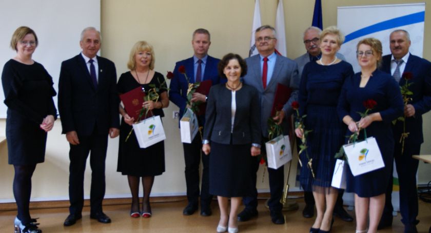 Nauczyciele odebrali nagrody starosty. Docenionych zostało 15 pedagogów