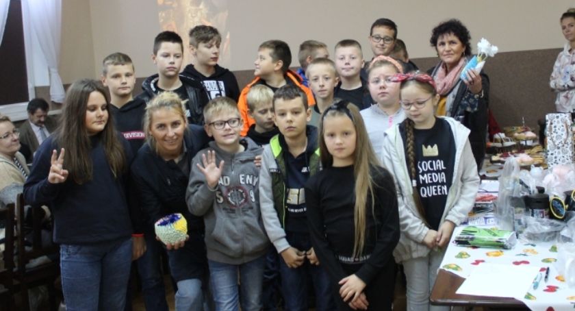Kluby Młodzieżowe w Ostrowitem i Brzemionach wciąż się rozrastają. Tak działa biblioteka w Lnianie